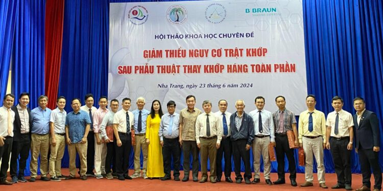 Hội thảo khoa học trực tiếp kết hợp trực tuyến qua Zoom chuyên đề “Giảm thiểu nguy cơ trật khớp sau phẫu thuật thay khớp háng toàn phần”