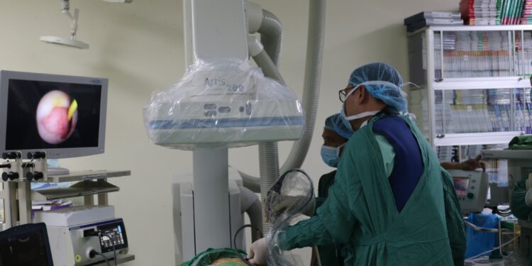 Kỹ thuật tiên tiến: Tán sỏi mật qua da