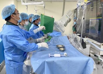 Ứng dụng bóng cắt (Cutting & Scoring balloon) trong can thiệp tổn thương mạch vành canxi hóa