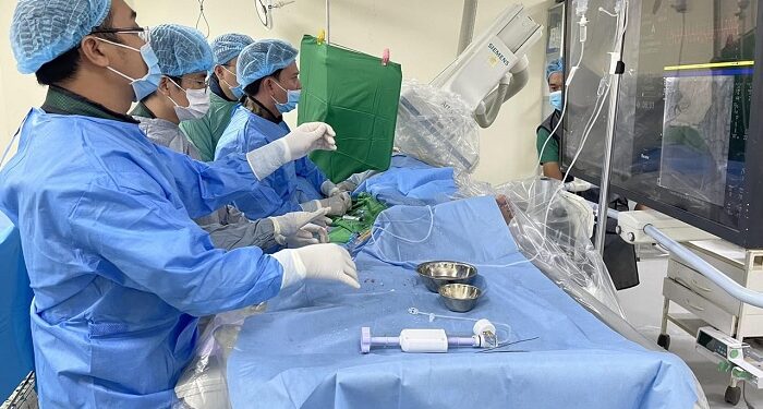 Ứng dụng bóng cắt (Cutting & Scoring balloon) trong can thiệp tổn thương mạch vành canxi hóa