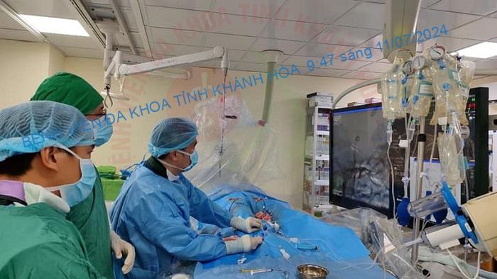 Điều trị thành công một trường hợp túi phình hình bọng nước (blister aneurysm) do động mạch đốt sống vỡ gây xuất huyết dưới nhện tại Bệnh viện Đa khoa tỉnh Khánh Hòa