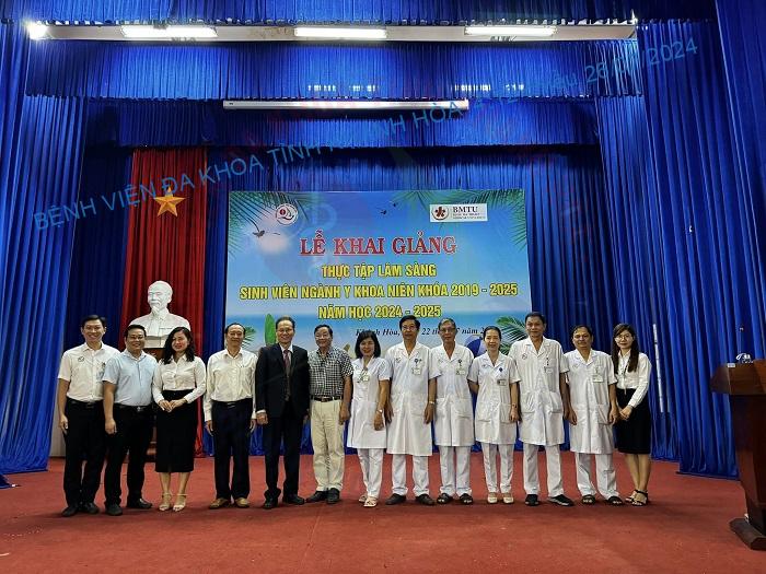 Lễ khai giảng chào đón sinh viên khóa K19 Trường Đại học Y Dược Buôn Ma Thuột