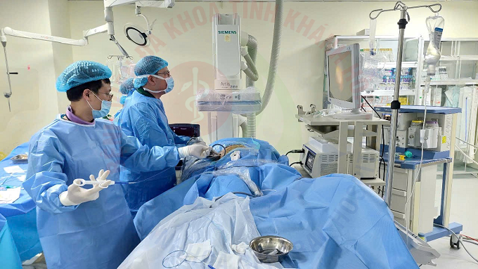 Tán sỏi đường mật bằng laser thành công cho bệnh nhân 87 tuổi nhiễm trùng đường mật nặng