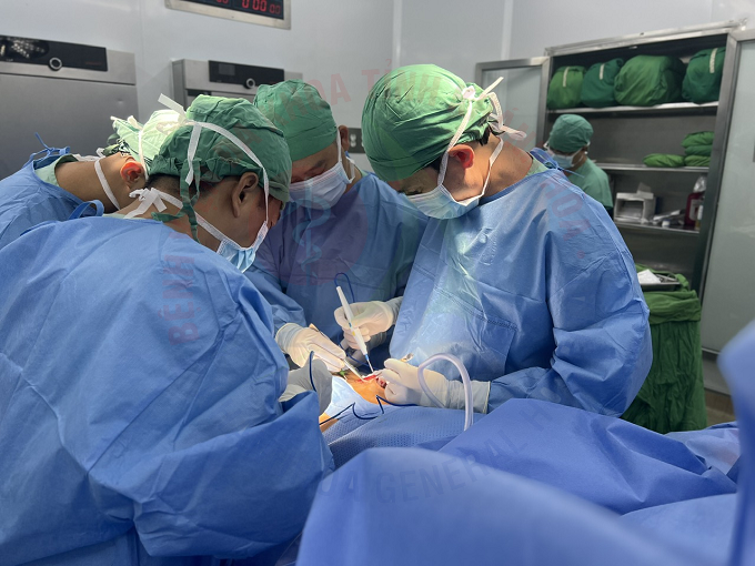 Cấp cứu khẩn thành công ba trường hợp nguy kịch đe dọa tính mạng: vỡ phình động mạch chủ bụng, chấn thương tim và vết thương thủng tim