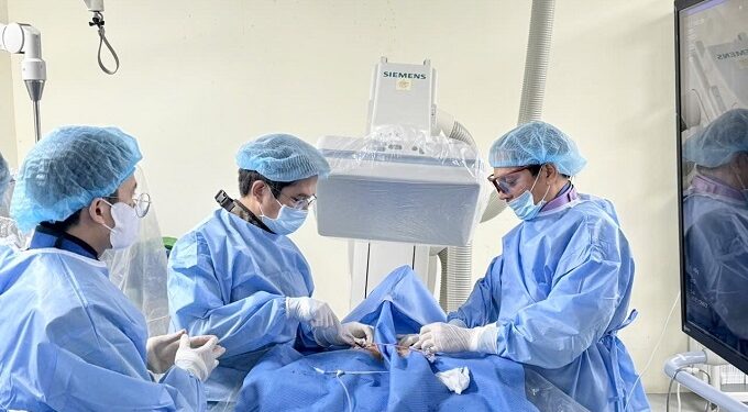 13 ca bệnh tim bẩm sinh được can thiệp thành công trong đợt chuyển giao kỹ thuật chuyên sâu từ chuyên gia Đỗ Nguyên Tín