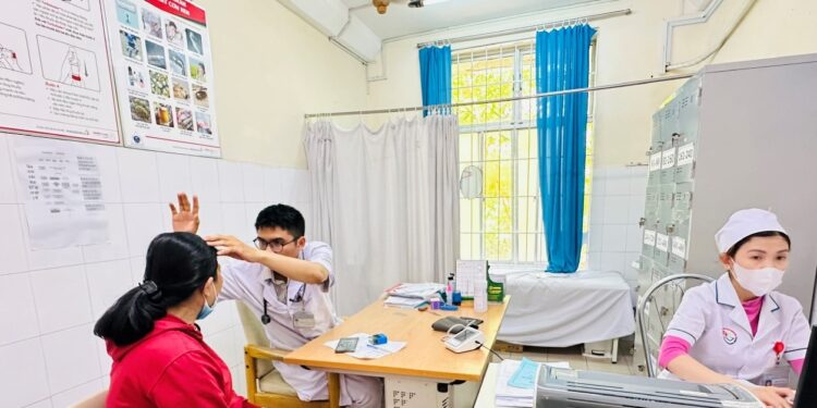 Bàn khám Thần kinh – Đột quỵ tại Bệnh viện Đa khoa Khánh Hòa