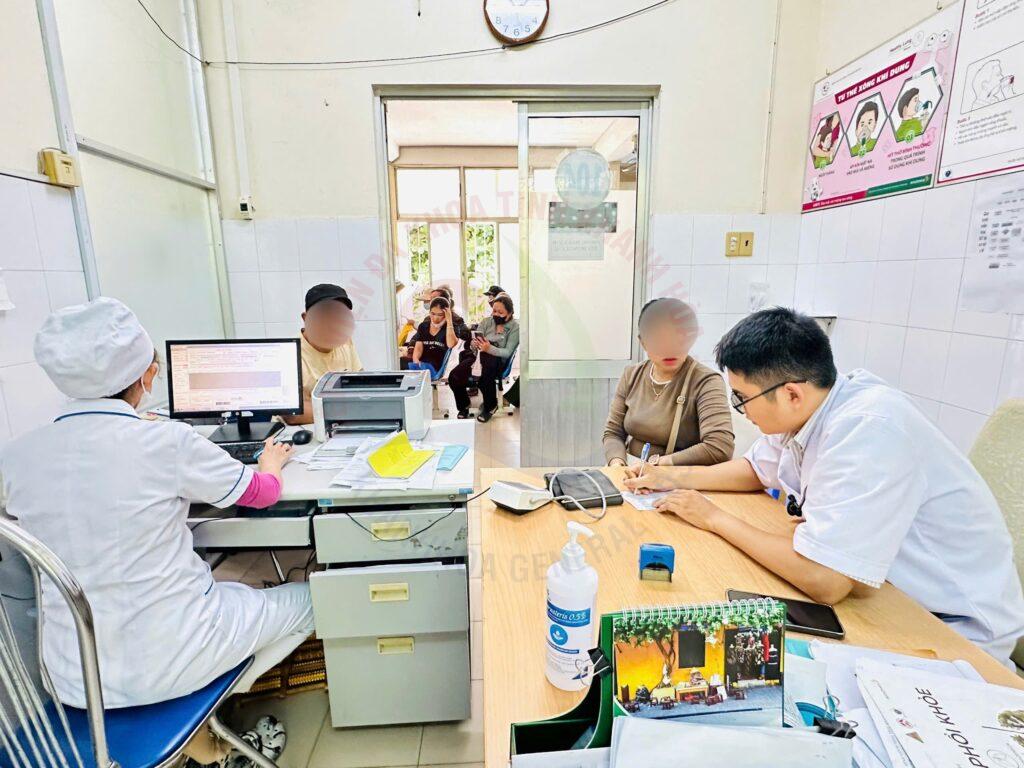 bàn khám thần kinh –đột quỵ khám thần kinh Khánh Hòa điều trị đột quỵ bệnh lý thần kinh dấu hiệu đột quỵ bác sĩ chuyên khoa thần kinh