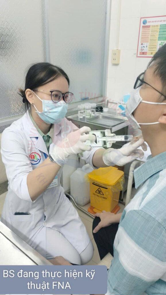 chọc hút tế bào kim nhỏ xét nghiệm FNA chẩn đoán u tuyến giáp kiểm tra u vú