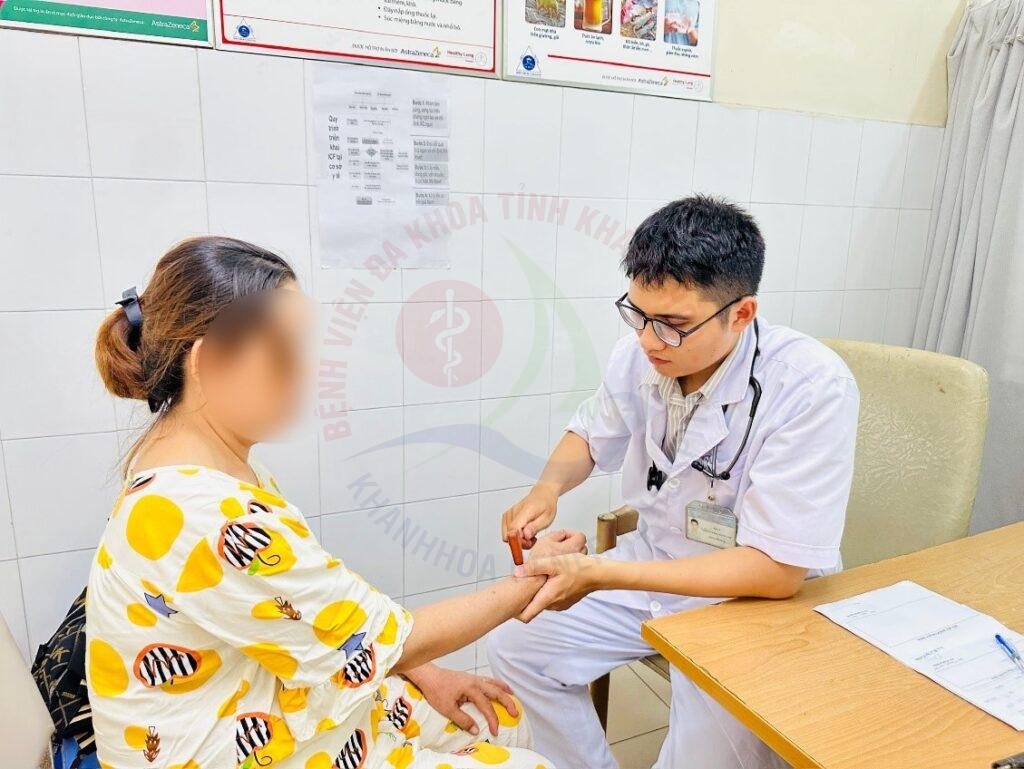 bàn khám thần kinh – đột quỵ