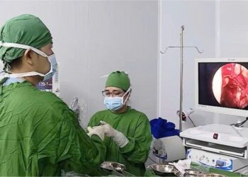 Phẫu thuật nội soi mũi xoang điều trị viêm mũi xoang mạn tính có polyp