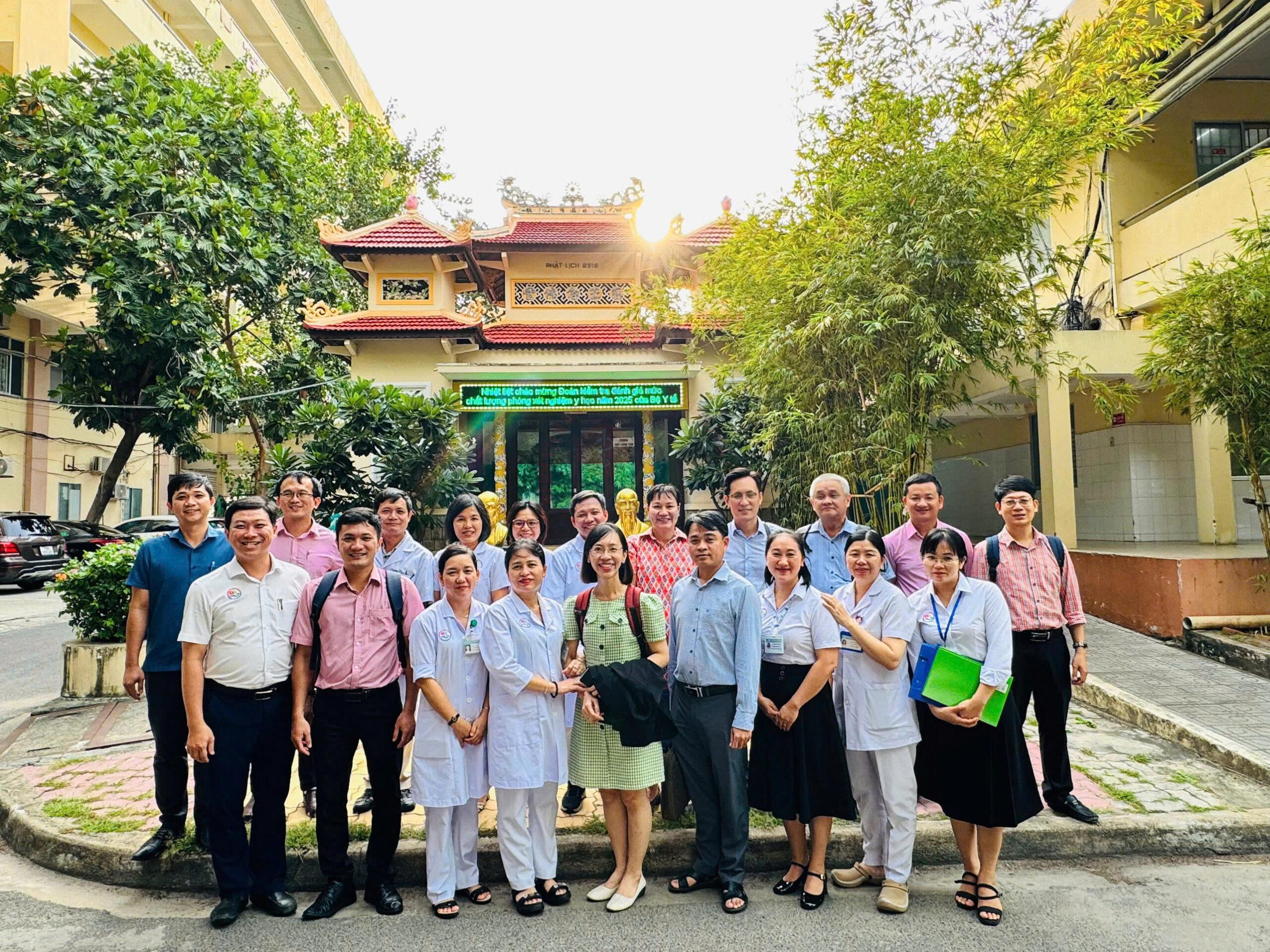 Cục Quản lý Khám, chữa bệnh – Bộ Y tế đánh giá mức chất lượng phòng xét nghiệm y học và thực hiện liên thông kết quả xét nghiệm tại Bệnh viện Đa khoa Khánh Hòa