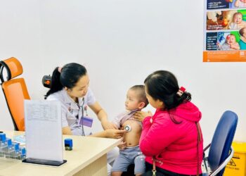 Vượt 100 km đưa con đi tiêm chủng vắc xin: Niềm tin gửi trọn tại Bệnh viện Đa khoa Khánh Hòa