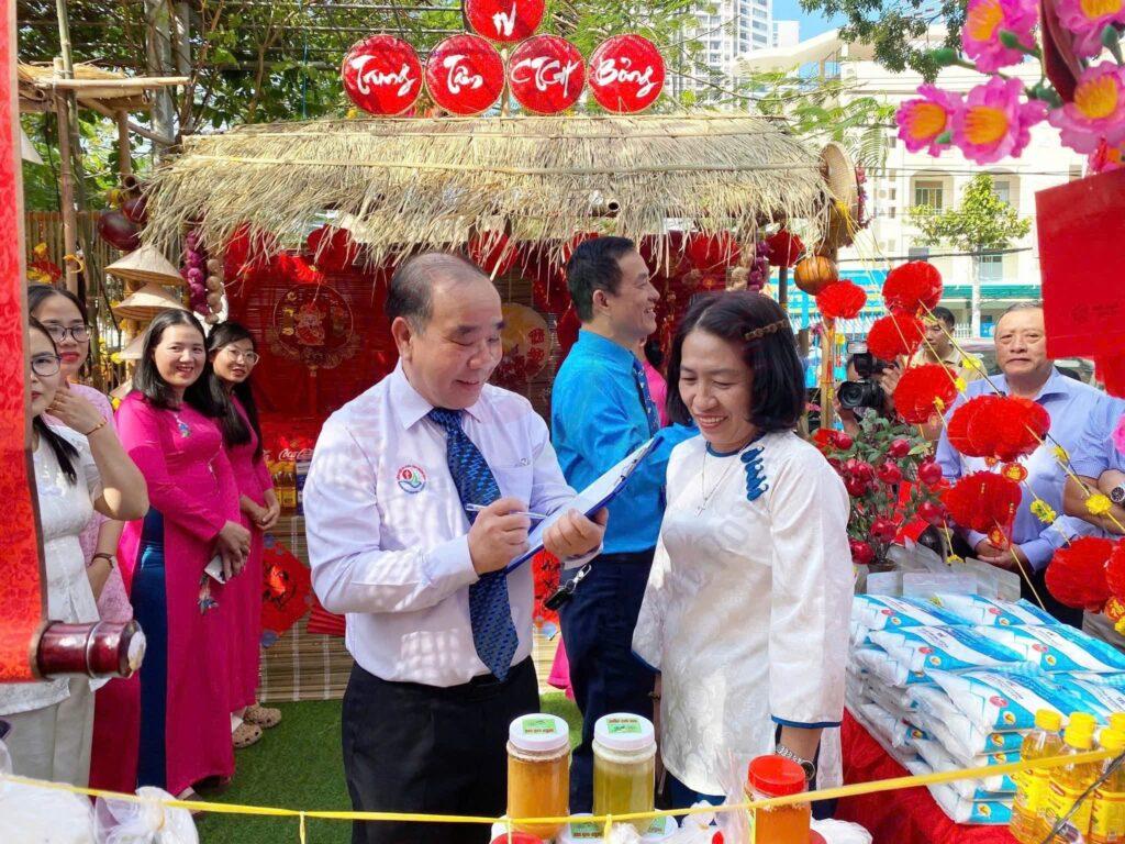 BSCKII. Phan Hữu Chính Bệnh viện Đa khoa Khánh Hòa BSCKII Phan Hữu Chính Lãnh đạo BVĐK Khánh Hòa Phát triển Y tế Khánh Hòa