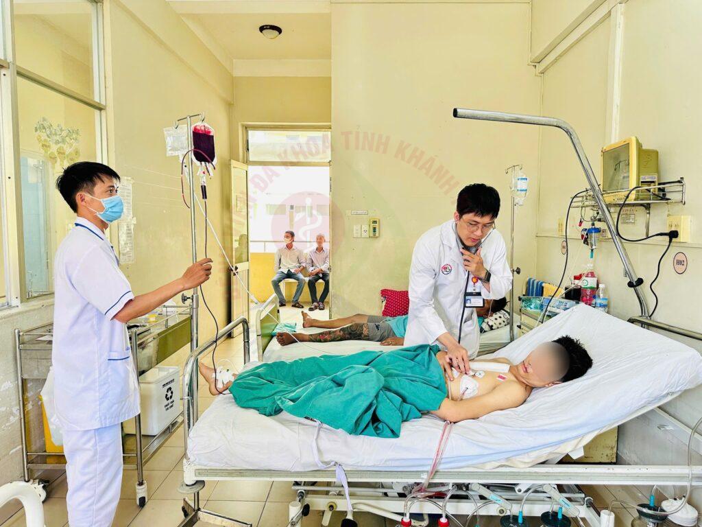 cứu sống ca vỡ tim Bệnh viện Đa khoa Khánh Hòa cấp cứu tai nạn giao thông điều trị chấn thương tim hồi sức ngoại phẫu thuật lồng ngực