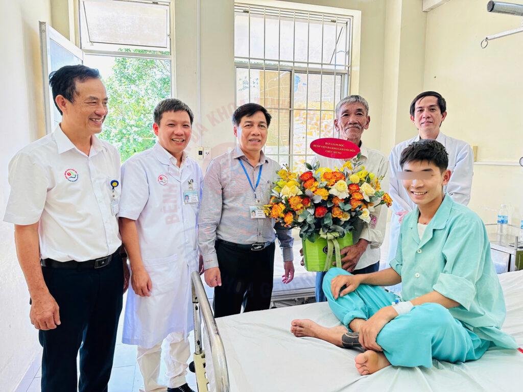 cứu sống ca vỡ tim Bệnh viện Đa khoa Khánh Hòa cấp cứu tai nạn giao thông điều trị chấn thương tim hồi sức ngoại phẫu thuật lồng ngực