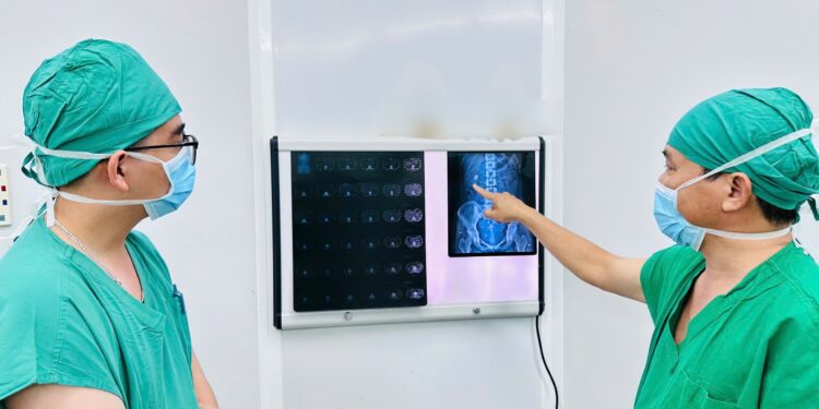 Tán sỏi qua da bằng đường hầm nhỏ – Kỹ thuật ít xâm lấn, hiệu quả cao