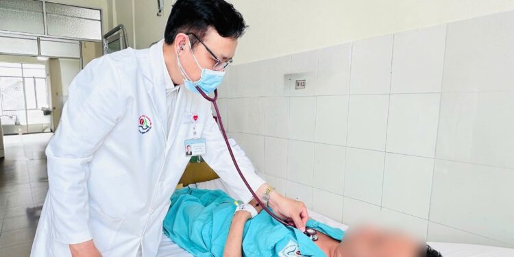 Chóng mặt tư thế kịch phát lành tính dễ gặp nhưng thường chủ quan