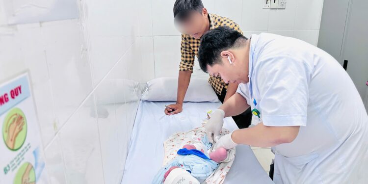 Hành trình từ không đến có hậu môn của những đứa trẻ dị tật