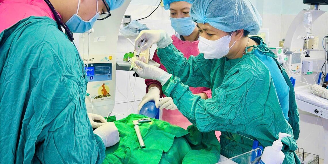 Kỹ thuật bơm surfactant ít xâm lấn (LISA): hy vọng sống cho những em bé sinh non