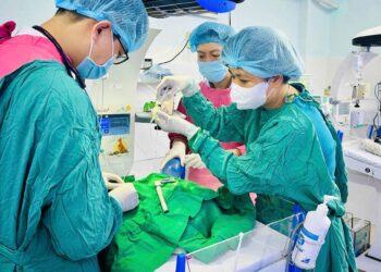 Kỹ thuật bơm surfactant ít xâm lấn (LISA): hy vọng sống cho những em bé sinh non