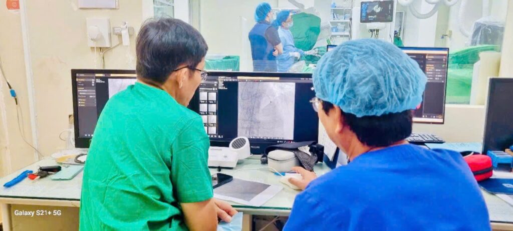 Chụp Mạch Số hóa Xóa Nền DSA bệnh viện Khánh Hòa can thiệp mạch vành lấy huyết khối đột quỵ chụp mạch máu