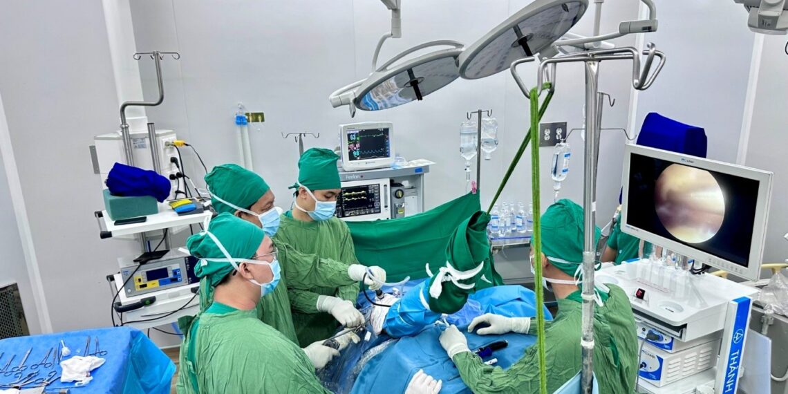 Rách chóp xoay vai và kỹ thuật Double-Row: Đột phá điều trị phẫu thuật nội soi khớp vai