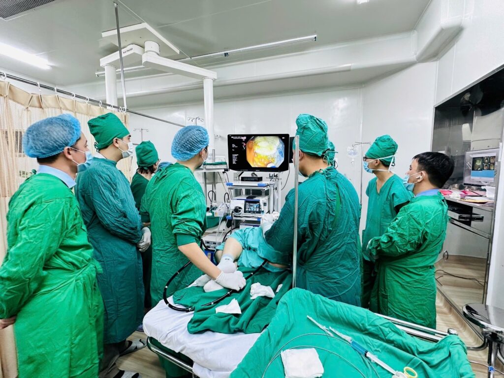 Kỹ thuật ESD Cắt bóc tách dưới niêm mạc qua nội soi điều trị ung thư sớm ESD dạ dày đại tràng nội soi tiêu hóa Khánh Hòa