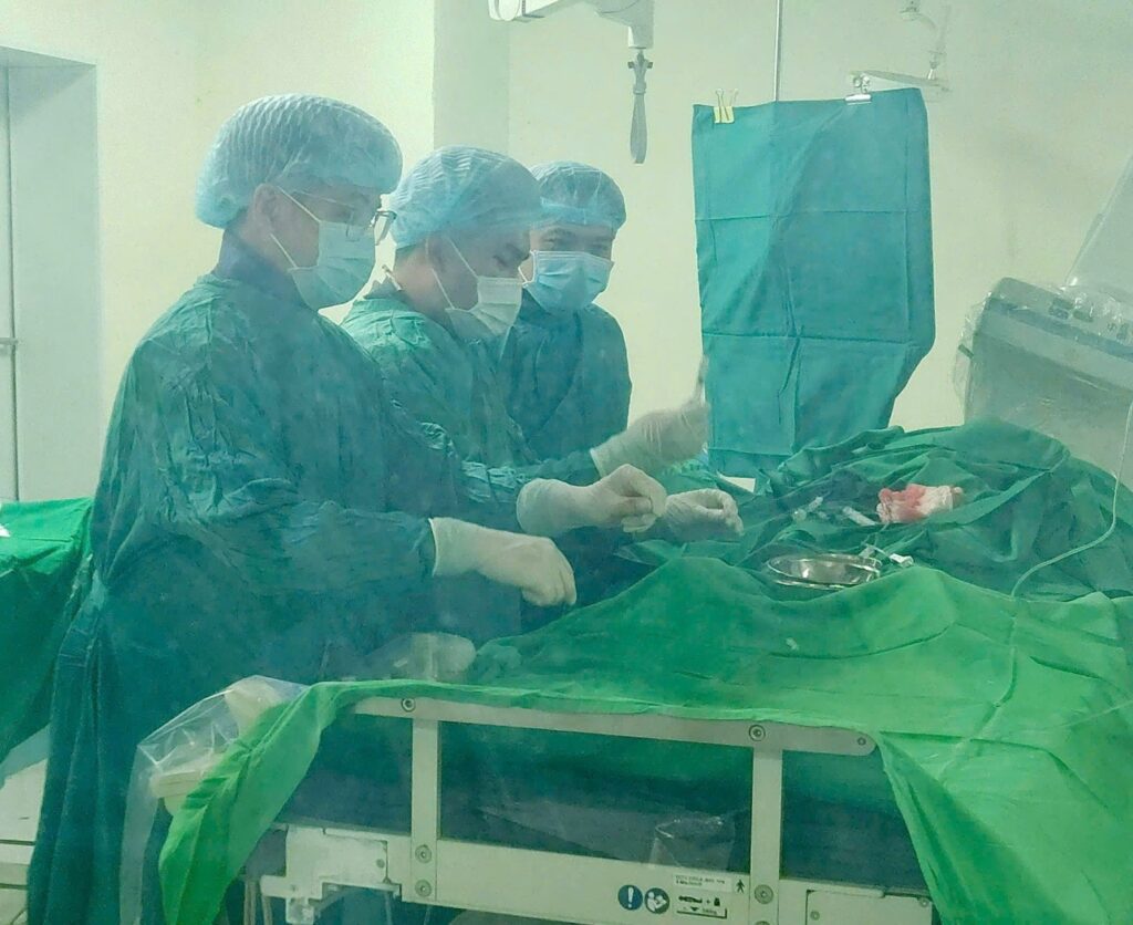 Cấp cứu đột quỵ lấy huyết khối cơ học thời gian vàng đột quỵ can thiệp mạch não Bệnh viện Đa khoa Khánh Hòa nhồi máu não cấp