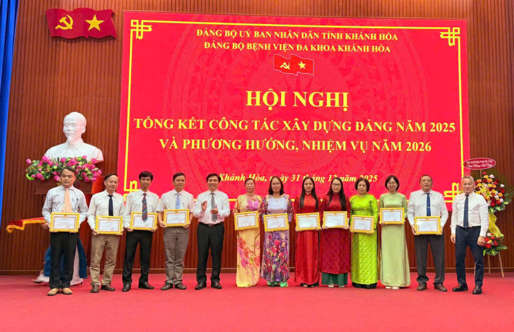 Đảng ủy Bệnh viện Đa khoa Khánh Hòa Tổng kết công tác Đảng 2025 Bệnh viện Đa khoa Khánh Hòa xây dựng Đảng bộ trong sạch vững mạnh khen thưởng đảng viên xuất sắc