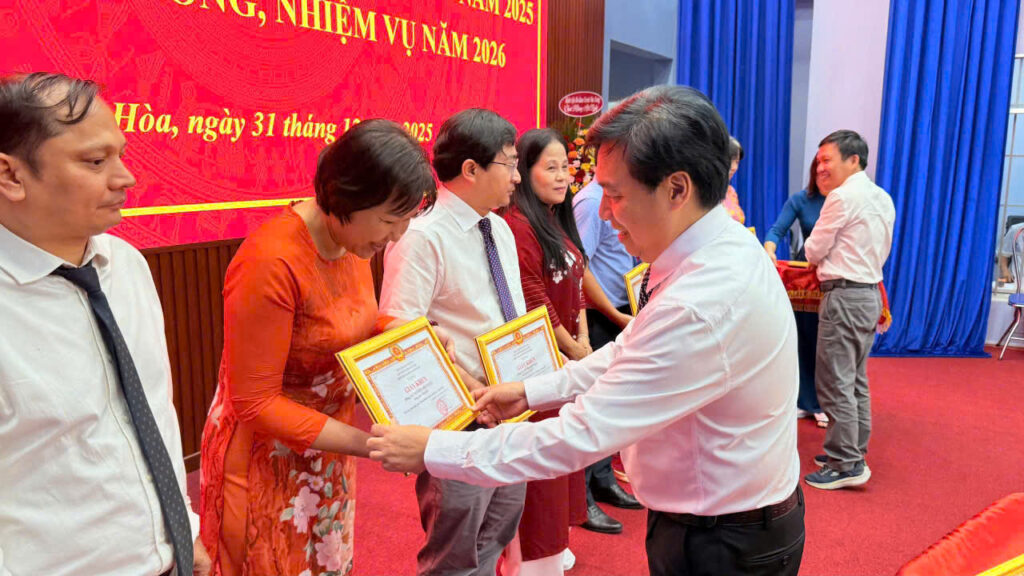 Đảng ủy Bệnh viện Đa khoa Khánh Hòa Tổng kết công tác Đảng 2025 Bệnh viện Đa khoa Khánh Hòa xây dựng Đảng bộ trong sạch vững mạnh khen thưởng đảng viên xuất sắc