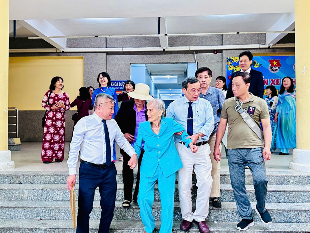 Ngày Thầy thuốc Việt Nam Bệnh viện Đa khoa Khánh Hòa y đức lương y như từ mẫu kỷ niệm 27/2 thành tựu y tế Khánh Hòa 2025