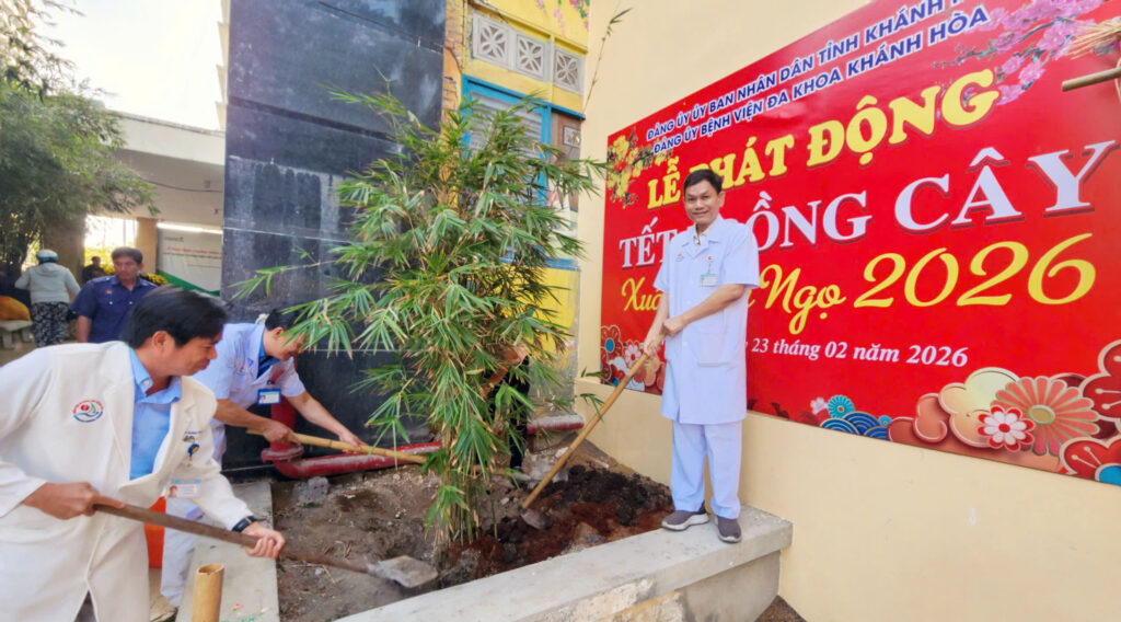 Tết trồng cây Bệnh viện Đa khoa Khánh Hòa Mùa Xuân Bính Ngọ 2026 môi trường bệnh viện xanh sạch đẹp Bệnh viện Đa khoa Khánh Hòa hưởng ứng Tết trồng cây, trồng cây đầu năm