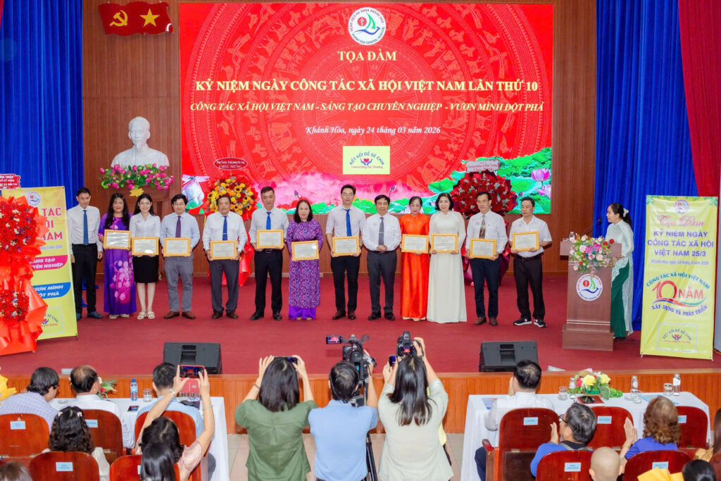 Ngày Công tác xã hội Việt Nam Bệnh viện Đa khoa Khánh Hòa công tác xã hội bệnh viện hỗ trợ người bệnh mạnh thường quân