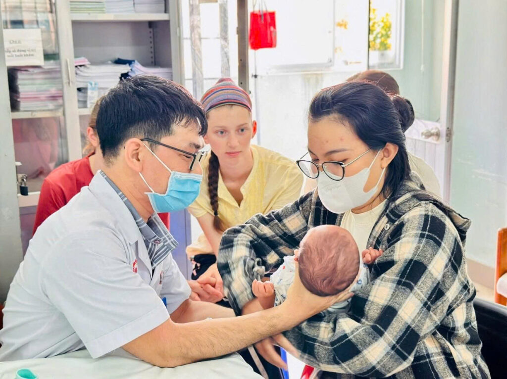 trẻ sơ sinh nguy cơ cao can thiệp sớm cho trẻ sinh non phát triển thần kinh trẻ sơ sinh Bệnh viện Đa khoa Khánh Hòa dấu hiệu bại não ở trẻ nhỏ
