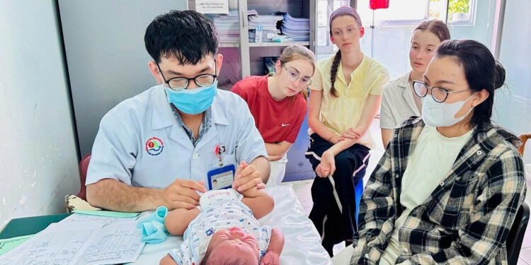 trẻ sơ sinh nguy cơ cao can thiệp sớm cho trẻ sinh non phát triển thần kinh trẻ sơ sinh Bệnh viện Đa khoa Khánh Hòa dấu hiệu bại não ở trẻ nhỏ