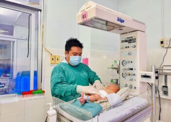 sơ sinh xoắn ruột xoắn ruột do ruột xoay bất toàn cấp cứu ngoại nhi sơ sinh nôn dịch xanh trẻ sơ sinh dấu hiệu whirlpool siêu âm