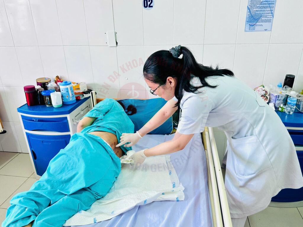 Viêm thân sống Viêm thân sống đĩa đệm loét bàn chân đái tháo đường phẫu thuật cột sống Bệnh viện Đa khoa Khánh Hòa