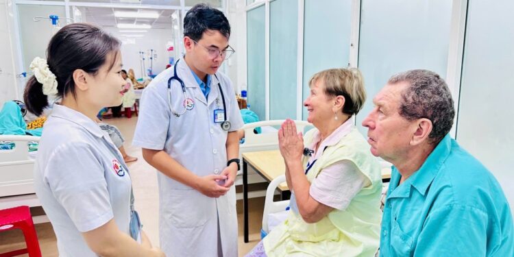 đột quỵ cấp cứu đột quỵ can thiệp nội mạch lấy huyết khối Bệnh viện Đa khoa Khánh Hòa đột quỵ não điều trị đột quỵ