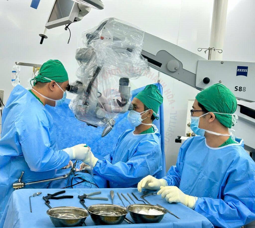phẫu thuật cột sống thoát vị đĩa đệm hẹp ống sống khoa ngoại cột sống bệnh viện đa khoa khánh hòa điều trị đau lưng