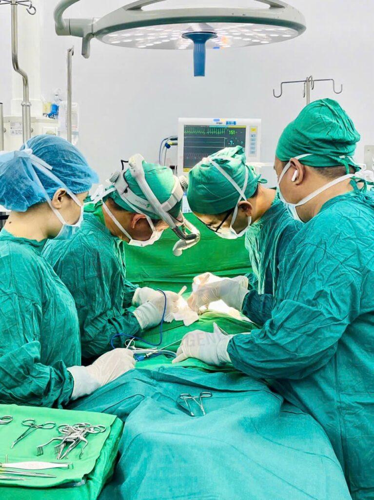 teo thực quản Phẫu thuật teo thực quản dị tật bẩm sinh sơ sinh hồi sức sơ sinh BVĐK Khánh Hòa bác sĩ Nguyễn Thanh Tồn
