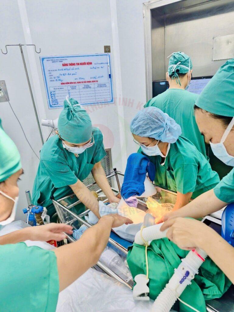 teo thực quản Phẫu thuật teo thực quản dị tật bẩm sinh sơ sinh hồi sức sơ sinh BVĐK Khánh Hòa bác sĩ Nguyễn Thanh Tồn