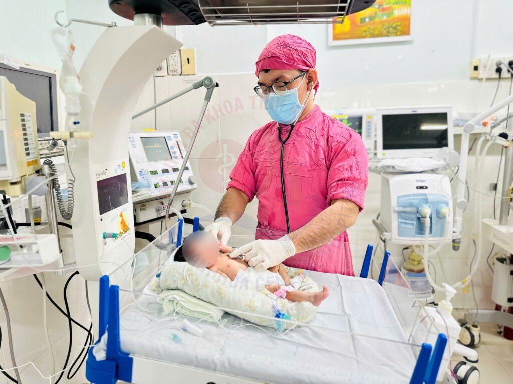 teo thực quản Phẫu thuật teo thực quản dị tật bẩm sinh sơ sinh hồi sức sơ sinh BVĐK Khánh Hòa bác sĩ Nguyễn Thanh Tồn