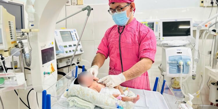 teo thực quản Phẫu thuật teo thực quản dị tật bẩm sinh sơ sinh hồi sức sơ sinh BVĐK Khánh Hòa bác sĩ Nguyễn Thanh Tồn