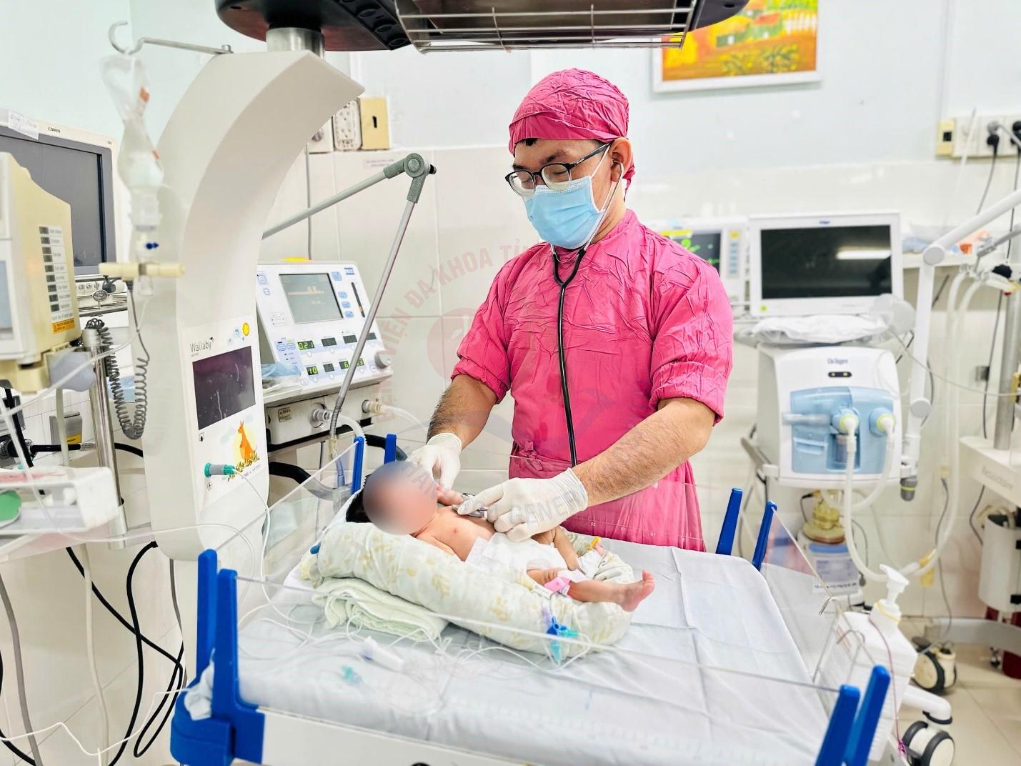 teo thực quản Phẫu thuật teo thực quản dị tật bẩm sinh sơ sinh hồi sức sơ sinh BVĐK Khánh Hòa bác sĩ Nguyễn Thanh Tồn
