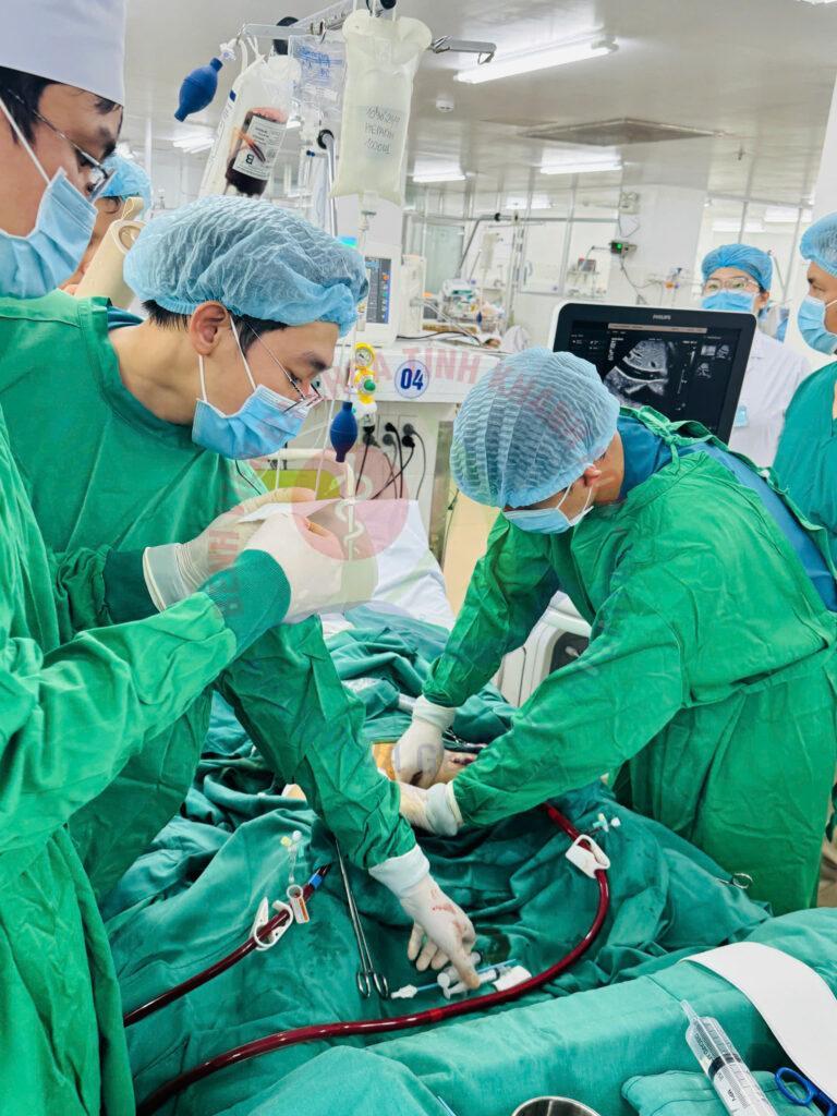 Kỹ thuật ECMO VA-ECMO ngộ độc Paracetamol Hồi sức tích cực chống độc Bệnh viện Đa khoa Khánh Hòa suy đa cơ quan