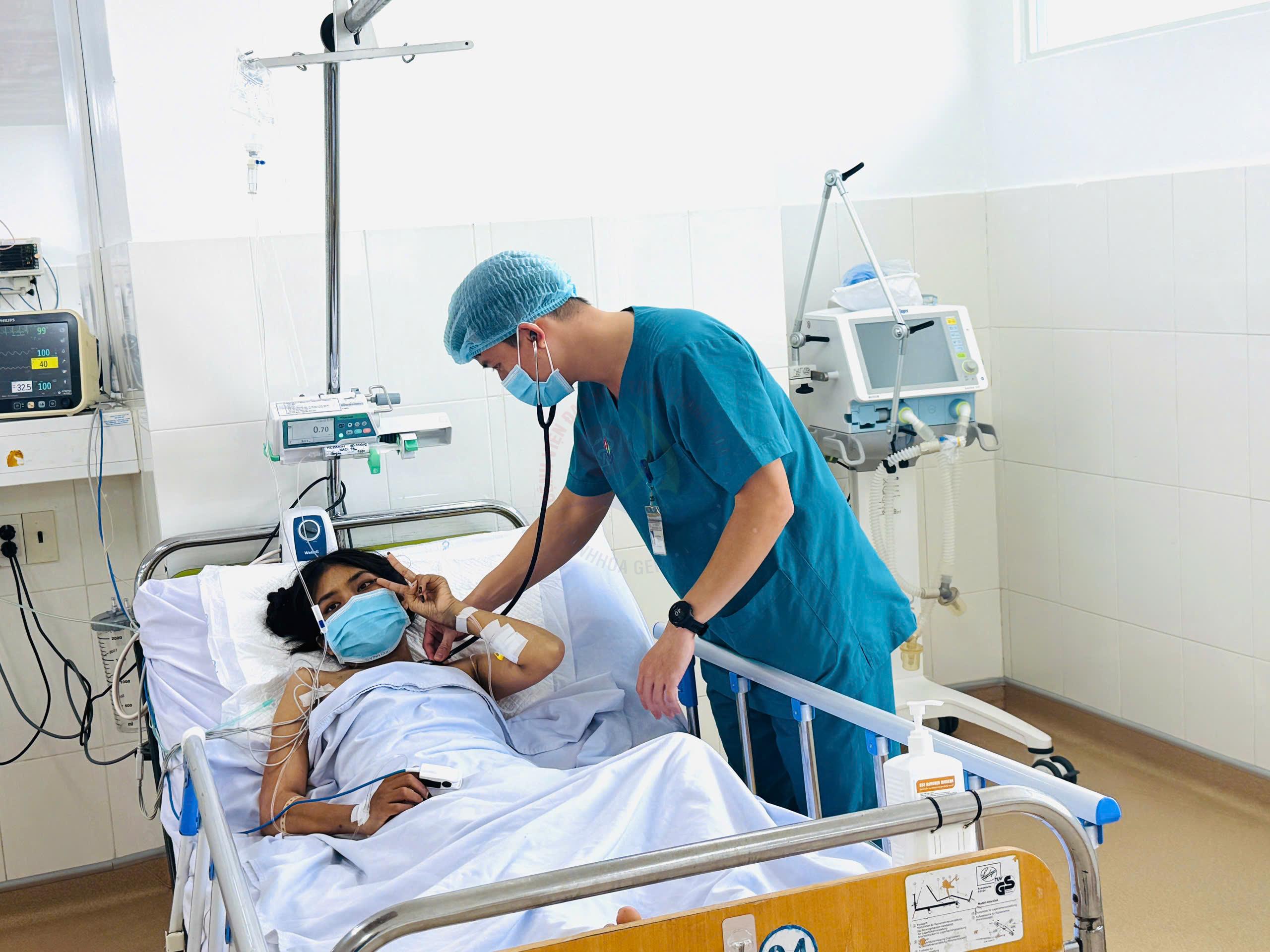 Kỹ thuật ECMO VA-ECMO ngộ độc Paracetamol Hồi sức tích cực chống độc Bệnh viện Đa khoa Khánh Hòa suy đa cơ quan