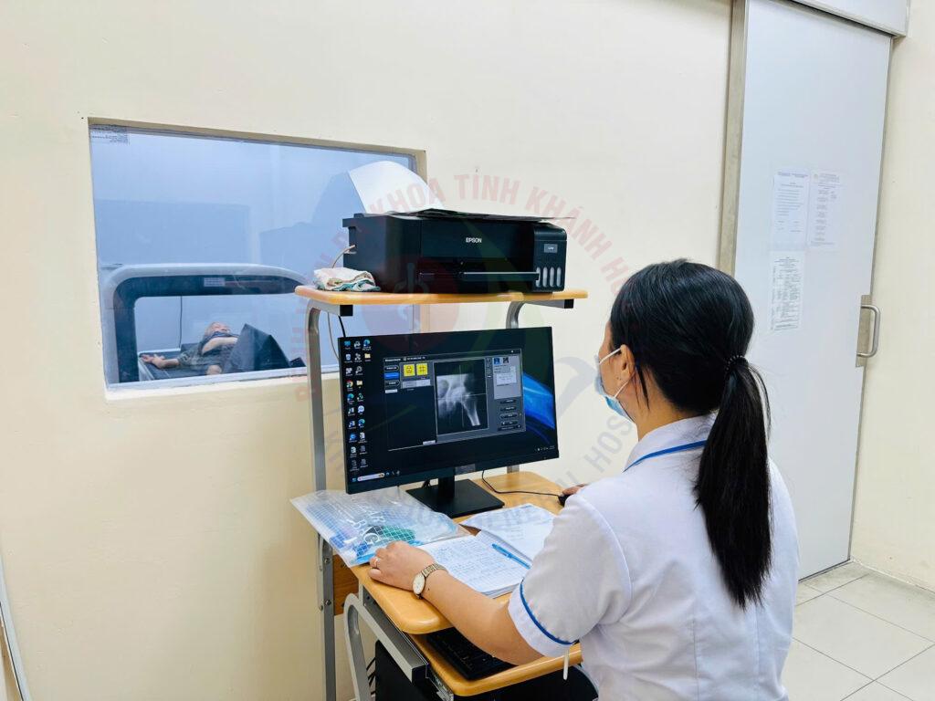 đo mật độ xương bệnh loãng xương đánh giá mật độ xương máy đo OsteoSys PRIMUS Bệnh viện Đa khoa Khánh Hòa khám loãng xương