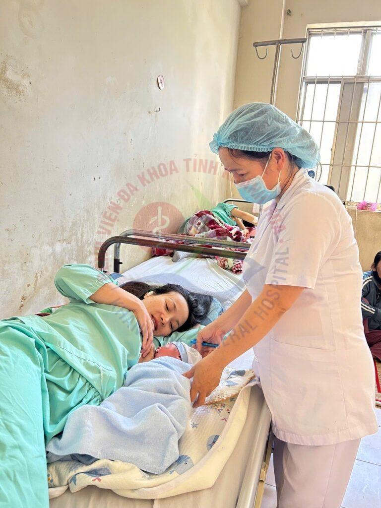 Làm mẹ an toàn Khoa Phụ sản BVĐK Khánh Hòa chăm sóc thai kỳ da kề da sau sinh vượt cạn an toàn bác sĩ sản khoa Khánh Hòa