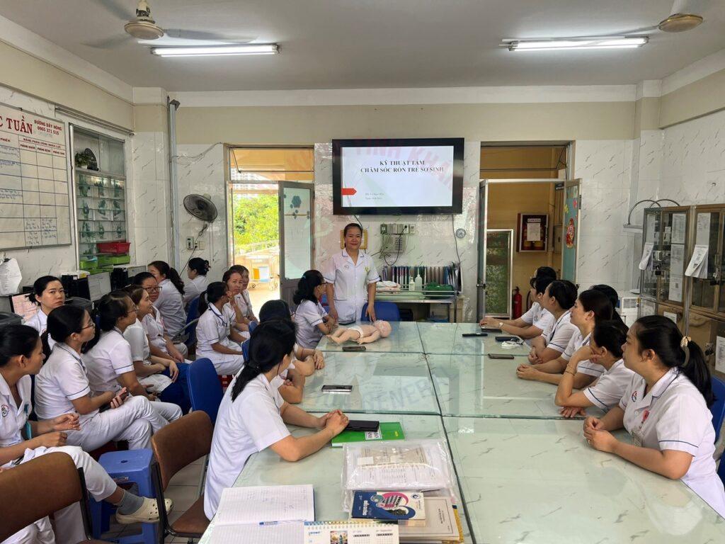 Làm mẹ an toàn Khoa Phụ sản BVĐK Khánh Hòa chăm sóc thai kỳ da kề da sau sinh vượt cạn an toàn bác sĩ sản khoa Khánh Hòa